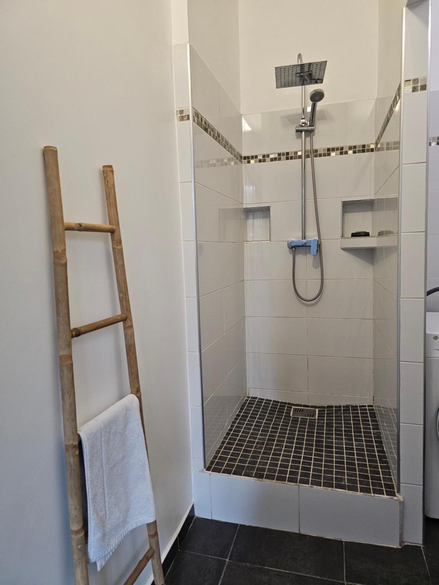 Charmant Pied-A-Terre Coeur De Ville ポワンタピートル エクステリア 写真